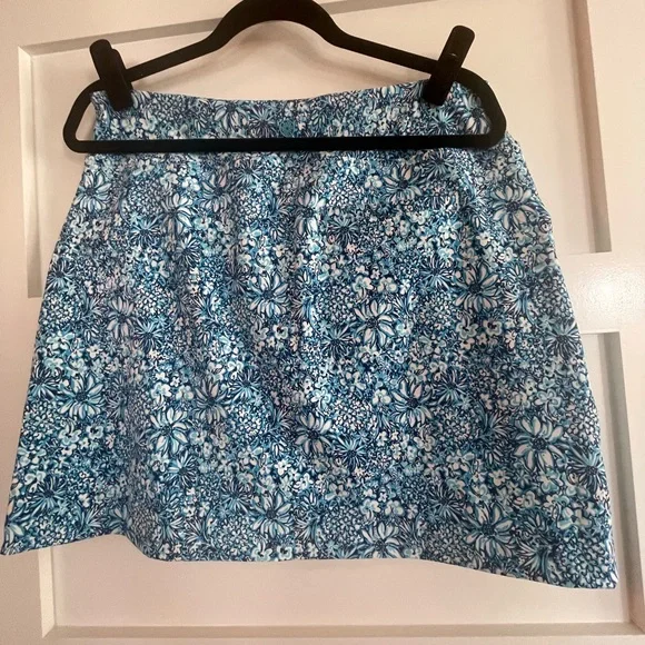 Lilly Pulitzer skort - Picture 2 of 6